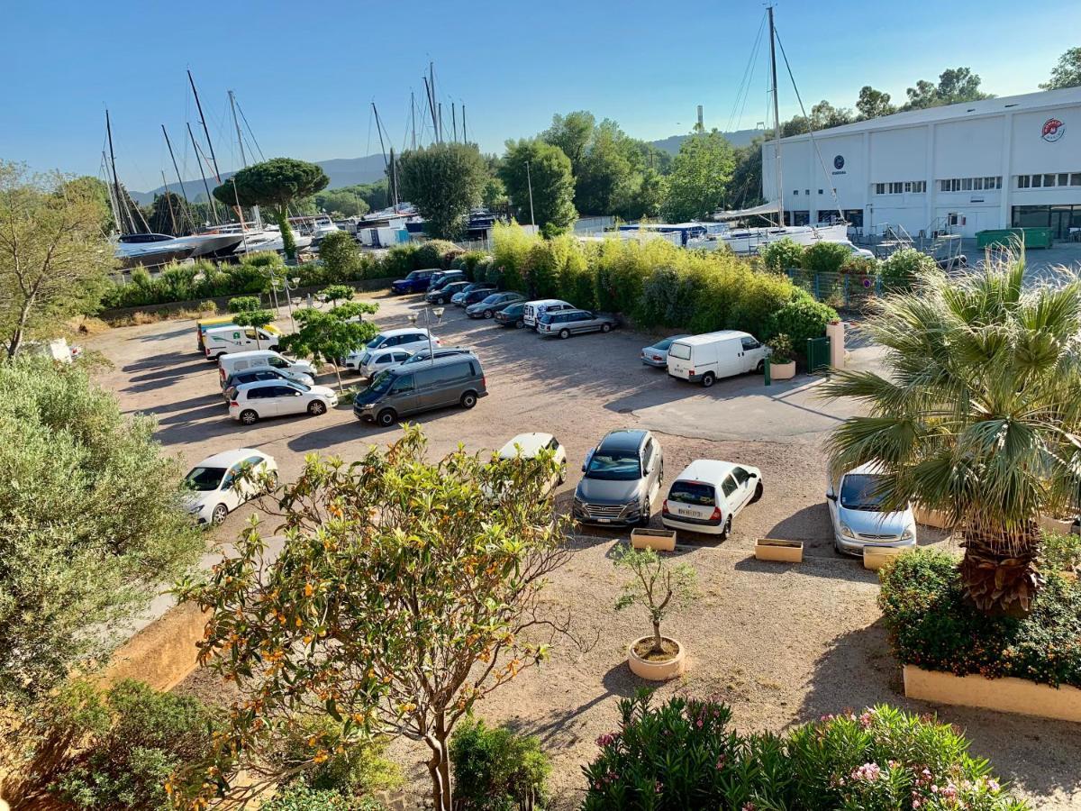 Marinesappartement, La Terrasse Tropezienne Cogolin Bagian luar foto